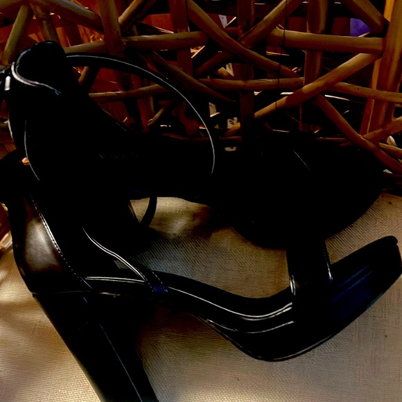 New Alice pub Chunky Platform Heel Sabdals 9 Unique - Picture 1 of 3